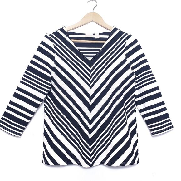 Chico's Black & Ivory Chevron Striped Top Size Small - Picture 1 of 4